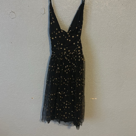 Women’s Lulu’s Black and Gold Star Dress Size Medium - Picture 2 of 3